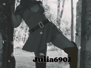 Julia6902